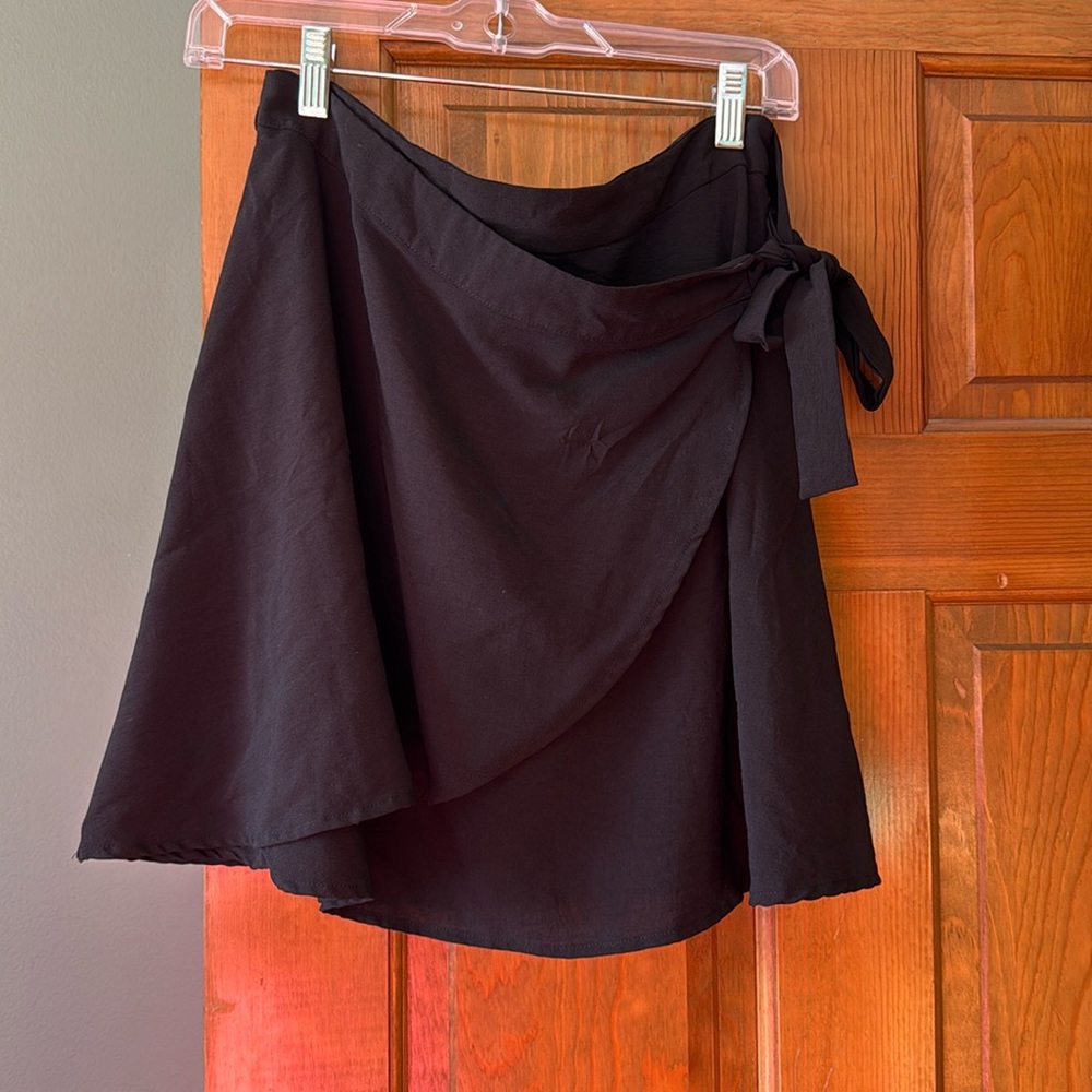 Woman’s wrap around fab’brik skirt